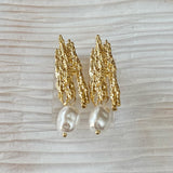Oro | golden pearl stud earrings